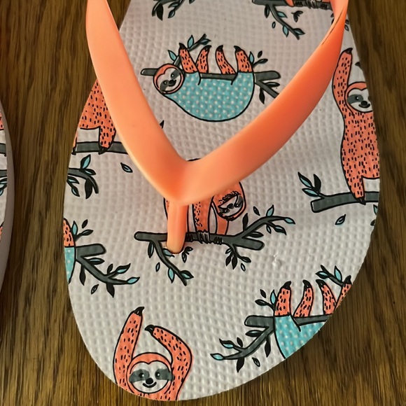 Time And Tru Sloth Pattern Flip Flop Thong Sandals Size 7-8 - Picture 2 of 4